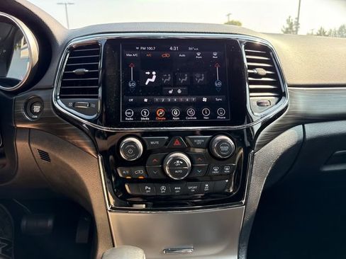 Used 2019 Jeep Grand Cherokee Altitude AWD/4WD image 21