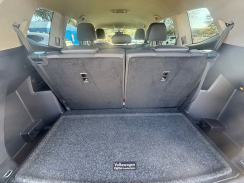 Used 2021 Volkswagen Atlas SE w/ Towing Package image 4