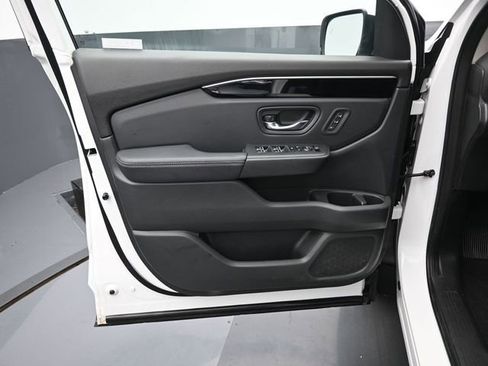 Used 2023 Honda Pilot Touring image 22