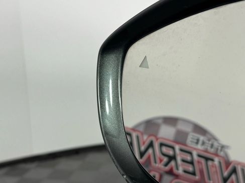 Used 2017 Chrysler Pacifica Touring-L w/ Tire & Wheel Group image 42