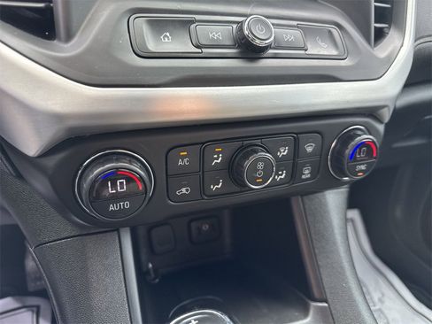 Used 2019 GMC Acadia SLE image 18