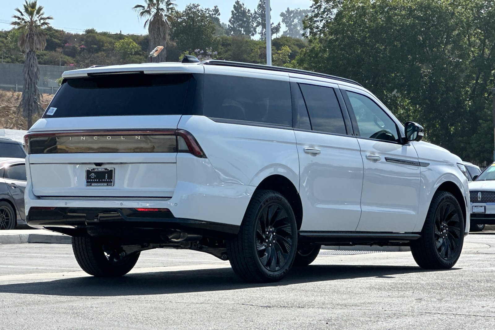 New 2027 Lincoln Navigator L Reserve w/ Jet Appearance Package AWD/4WD image 3