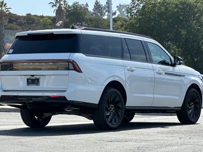 New 2027 Lincoln Navigator L Reserve w/ Jet Appearance Package
