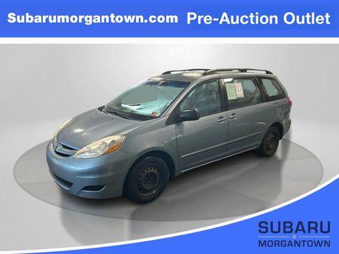 Used 2010 Toyota Sienna CE image 1
