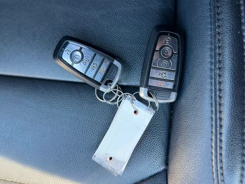 Used 2018 Ford Explorer XLT w/ Equipment Group 202A AWD/4WD image 23