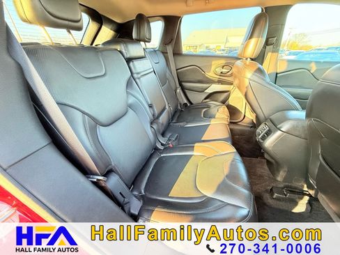 Used 2017 Jeep Cherokee Overland image 35