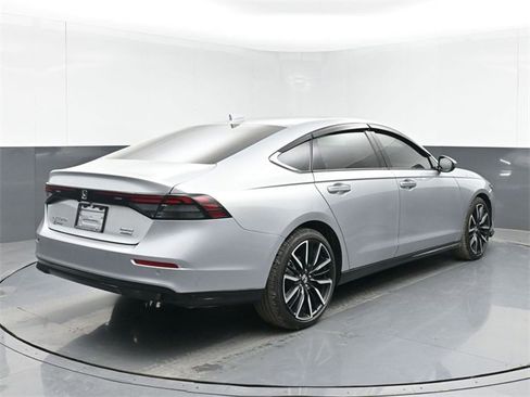 Used 2024 Honda Accord Touring image 10