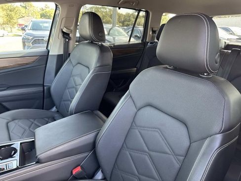 Used 2025 Volkswagen Atlas SE image 11