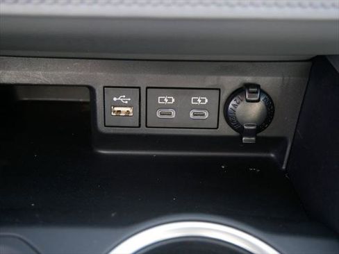 Certified 2023 Toyota Highlander XLE image 20