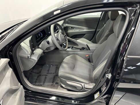 Certified 2024 Hyundai Elantra SE image 14