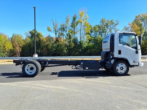 New 2024 Chevrolet Low Cab Forward 5500XD image 23
