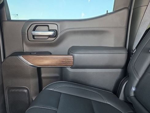 Used 2020 Chevrolet Silverado 1500 High Country w/ Technology Package image 12