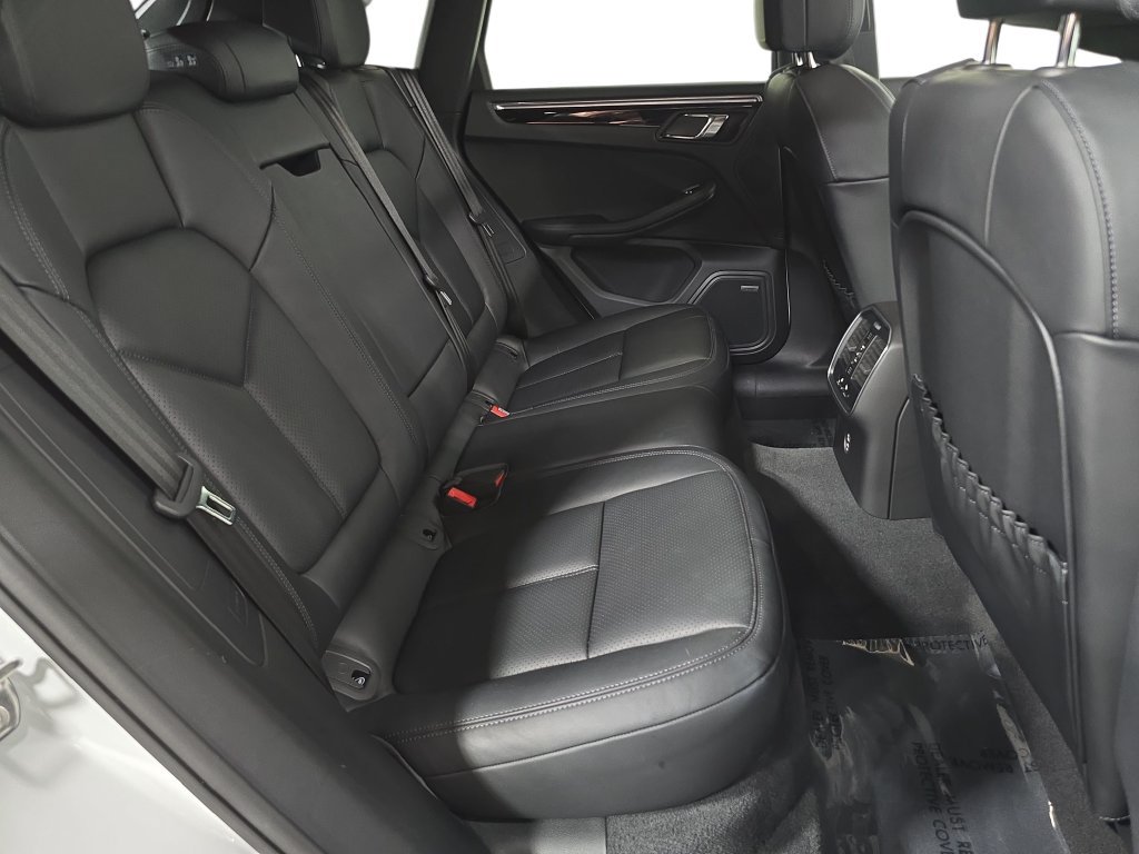 Certified 2025 Porsche Macan S AWD/4WD image 26