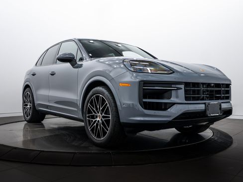 Certified 2026 Porsche Cayenne image 9