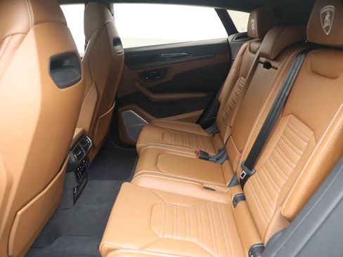 Used 2025 Lamborghini Urus SE AWD/4WD image 16