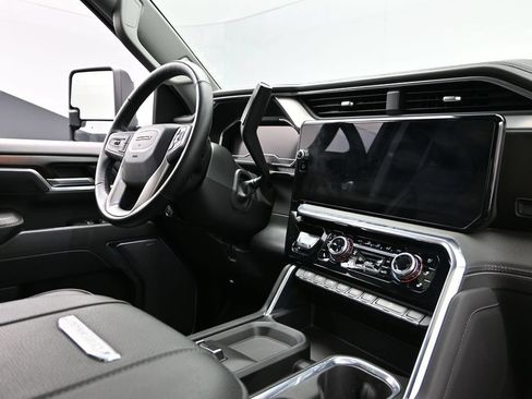Used 2025 GMC Sierra 2500 Denali AWD/4WD image 15