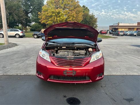 Used 2011 Toyota Sienna CE image 13