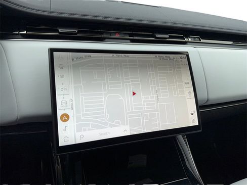 Used 2025 Land Rover Range Rover Sport image 24