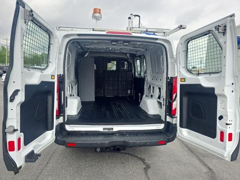 Used 2016 Ford Transit 250 130 Low Roof RWD image 10
