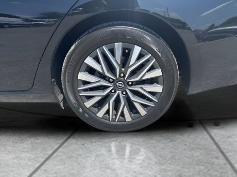 Used 2024 Nissan Altima 2.5 SV FWD image 30