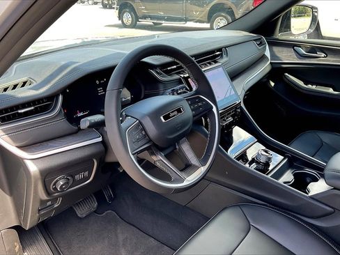 New 2025 Jeep Grand Cherokee Limited w/ Black Appearance Package image 6