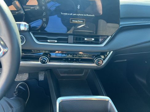 Used 2025 Chevrolet Equinox LT image 16