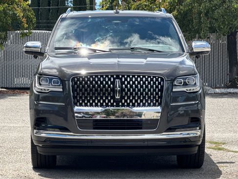 Used 2024 Lincoln Navigator Black Label image 9