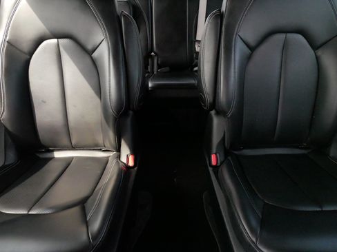 Used 2023 Chrysler Pacifica Touring-L FWD image 13