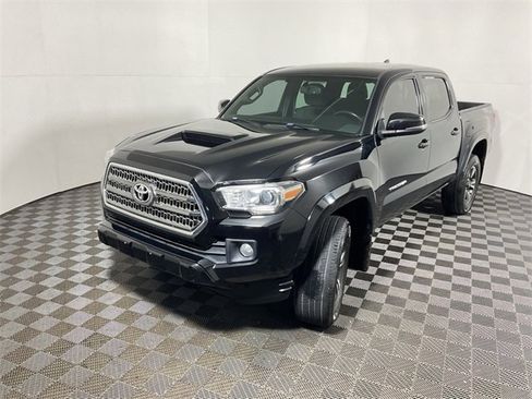 Used 2016 Toyota Tacoma TRD Sport image 9