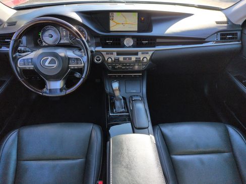 Used 2018 Lexus ES 300h w/ Navigation Package FWD image 29
