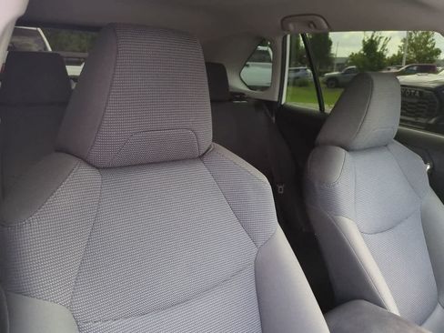 Used 2022 Toyota RAV4 LE FWD image 7