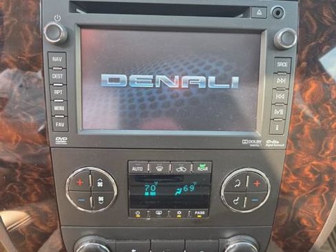 Used 2013 GMC Yukon Denali AWD/4WD image 8