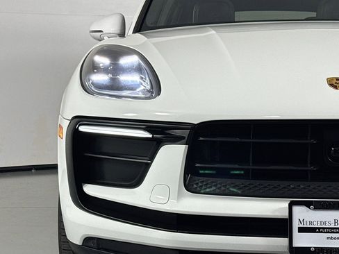 Used 2023 Porsche Macan image 12