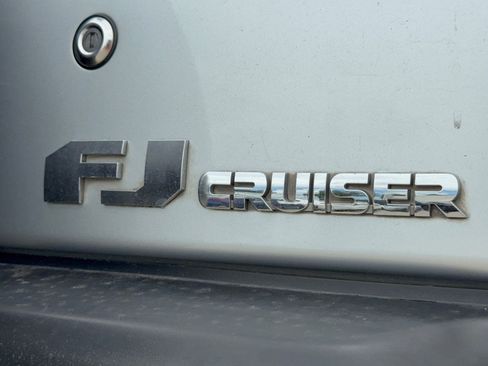 Used 2007 Toyota FJ Cruiser 2WD w/ Upgrade Pkg 2 image 30