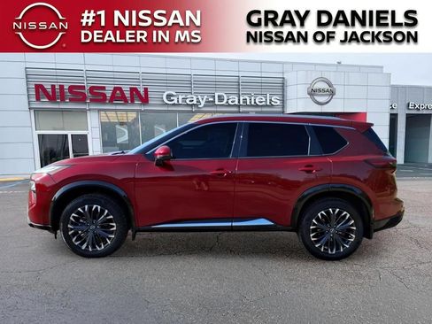 Used 2024 Nissan Rogue Platinum w/ Platinum Premium Package FWD image 4