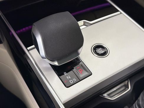 New 2026 Land Rover Range Rover Long Wheelbase SE image 15