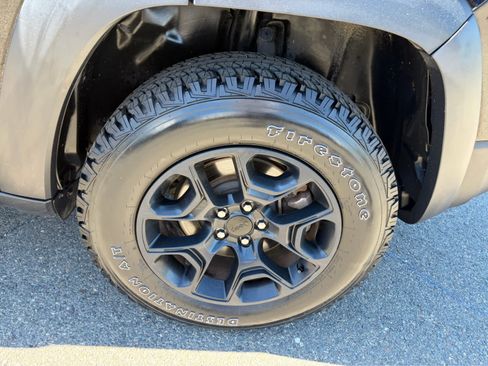 Used 2022 Jeep Cherokee Latitude w/ Trailer Tow Group AWD/4WD image 26