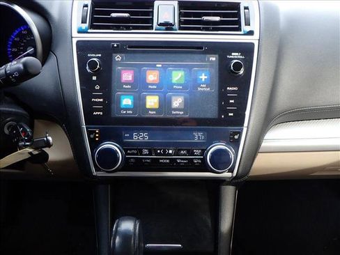 Used 2018 Subaru Outback 2.5i Premium image 16