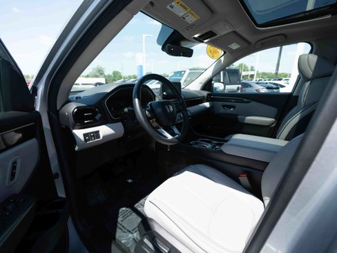Used 2025 Honda Pilot Elite image 8