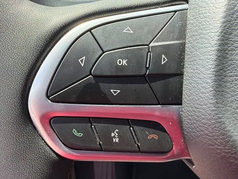 Used 2024 Chrysler Pacifica Touring-L FWD image 22