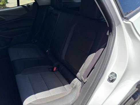 Used 2025 Chevrolet Trax LT FWD image 37