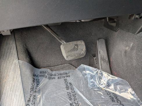 Used 2022 Ford Explorer XLT w/ Equipment Group 202A image 28