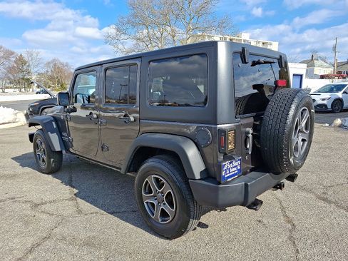 Used 2017 Jeep Wrangler Unlimited Sport w/ Quick Order Package 23S AWD/4WD image 4