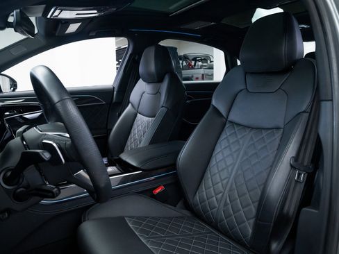 Used 2025 Audi S8 image 18