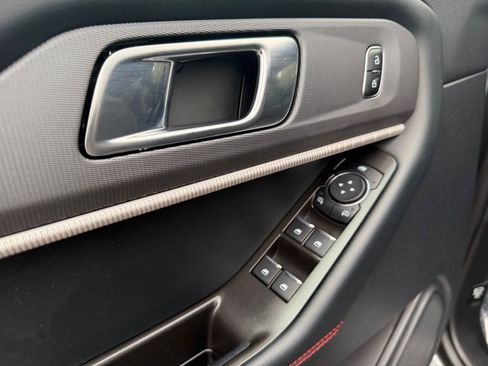 Used 2025 Ford Explorer ST-Line image 18