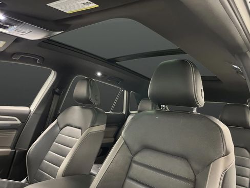 Used 2022 Volkswagen Atlas Cross Sport SEL Premium R-Line image 7