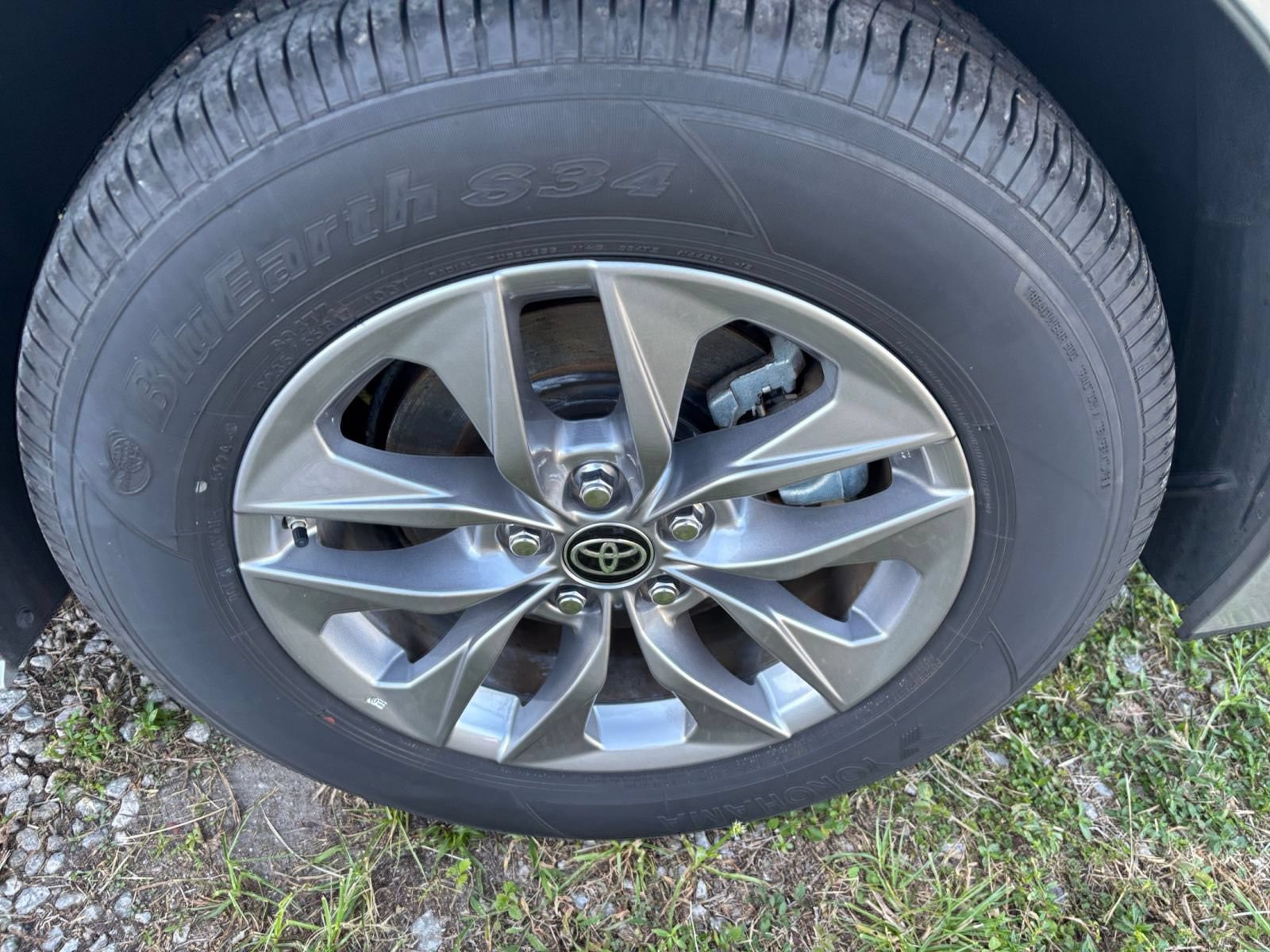 Used 2025 Toyota Sienna XLE FWD image 33