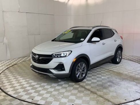 Used 2023 Buick Encore GX Essence w/ Experience Buick Package FWD image 4