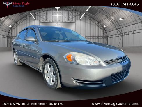 Used 2009 Chevrolet Impala LT w/ Luxury Edition Package image 2