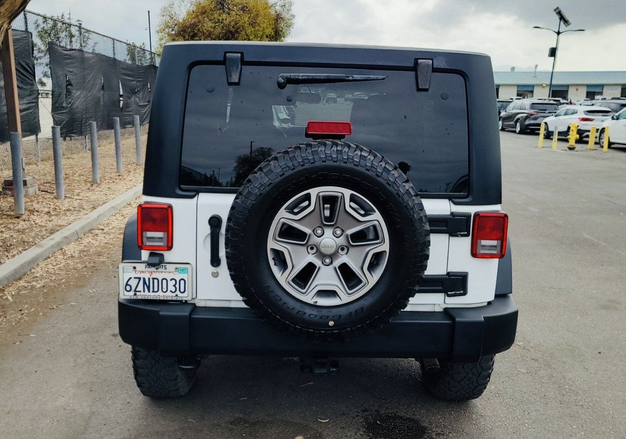 Used 2013 Jeep Wrangler Unlimited Rubicon w/ Connectivity Group AWD/4WD image 8